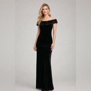 White Moon Black Velvet Faux Fur Trim Maxi Dress – Size Small (NWT)